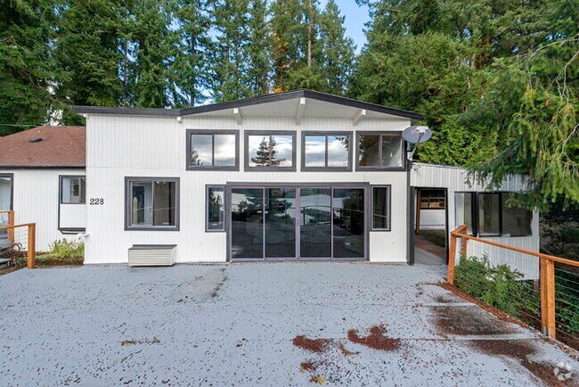 Building Photo - BEAUTIFUL CABIN STYLE HOME ACROSS FROM SIL...