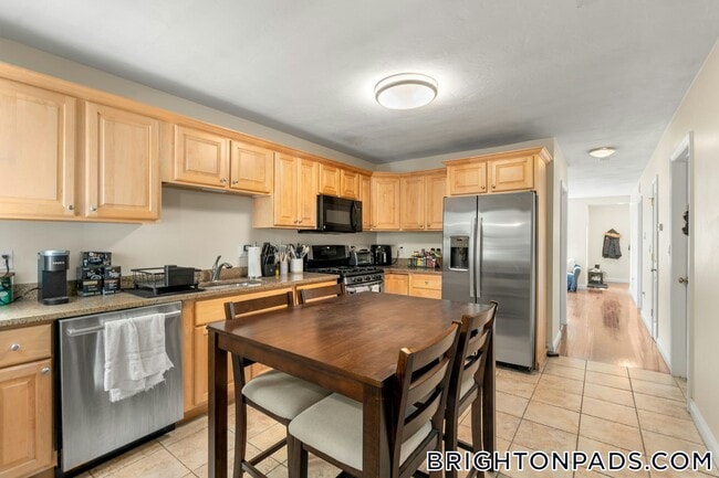 95 Kilsyth Rd Unit 2