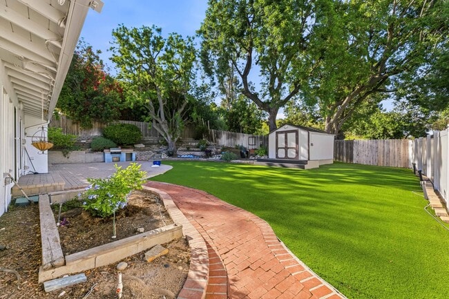 Photo - 20305 Aetna St