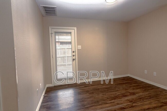 Photo - 505 N Chicago Ave