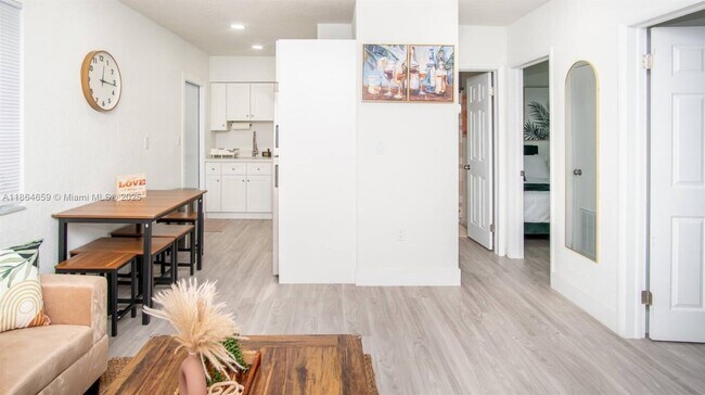 Photo - 7815 NW 5th Ct Unidad 2