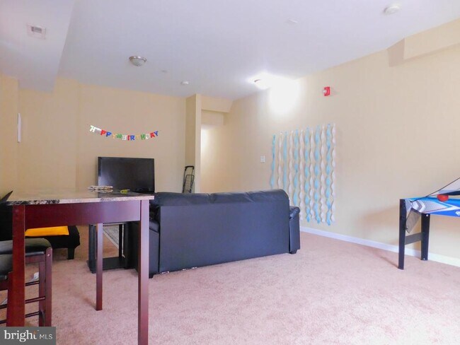 Photo - 4447 Sansom St