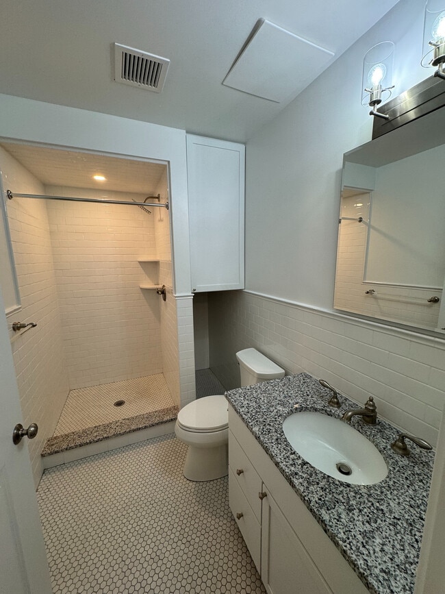 402 bathroom - G Square
