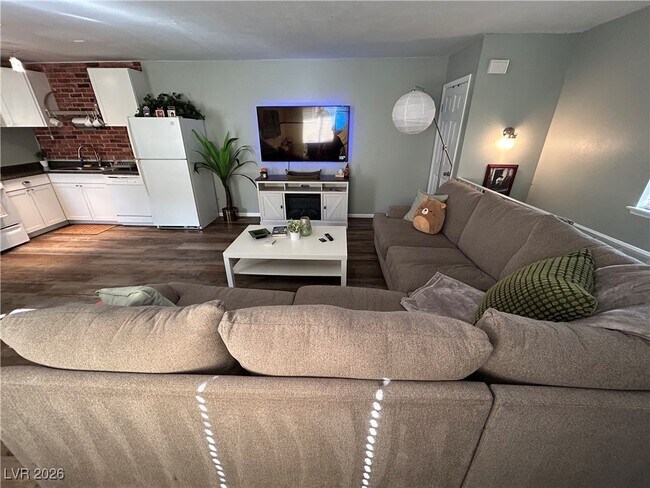 Photo - 1358 Lorilyn Ave Unit 4