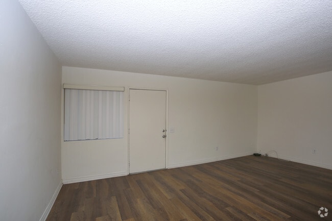 2 BR, 1 BA