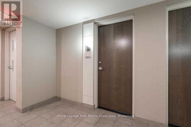 Photo - 9 George St N Unit 1804