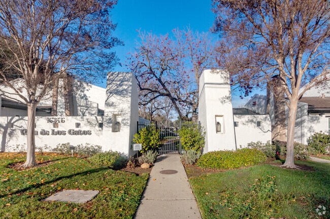 Entrance - Villa De Los Gatos
