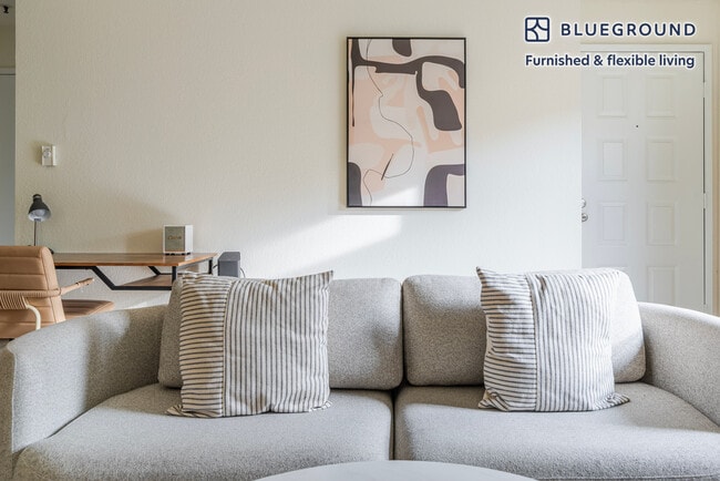 Photo - 1600 Villa St Unidad FL2-ID2129