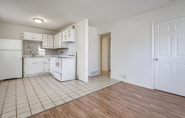 Photo - 6106 E 153 Terrace Unidad B