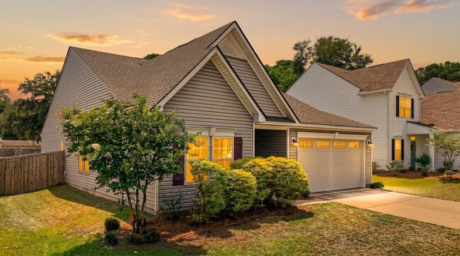 Building Photo - 151 Country Oaks Ln