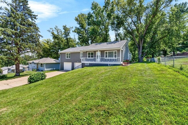 Photo - 7629 Pinkney St