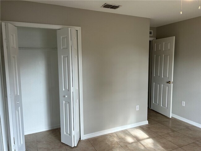 Photo - 486 Biscayne Ln