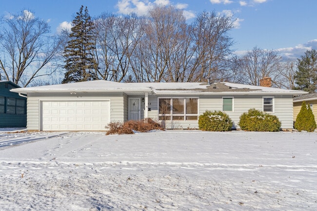 Building Photo - 3032 W 9th St