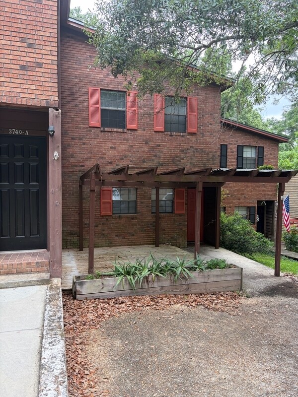 3740 Donovan Dr