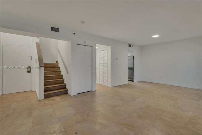 Photo - 2560 Tigertail Ave Unit 14