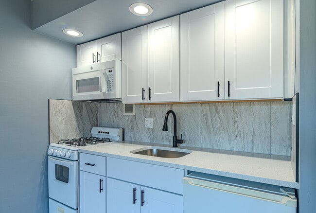 Building Photo - 1931 N Cleveland St Unit 408