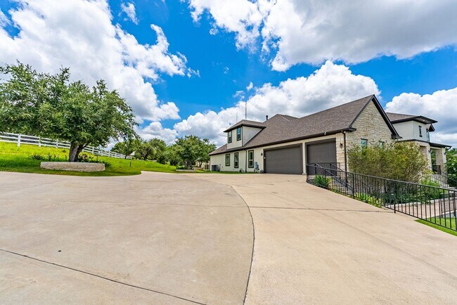 Photo - Luxurious 4 bedroom, 4 bathroom home with ...