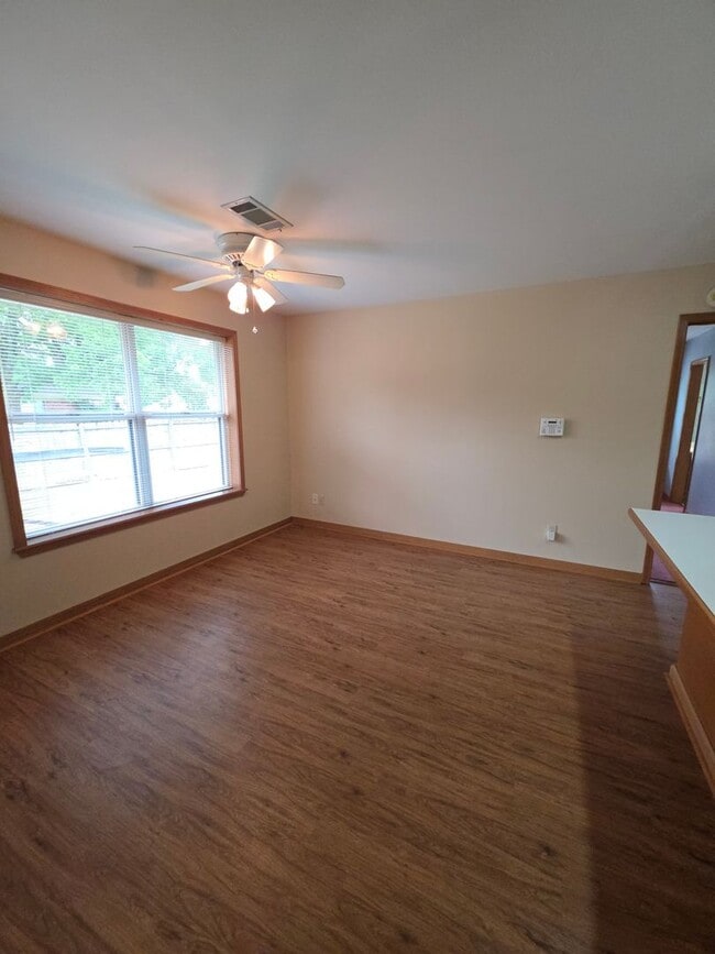 Photo - 801 S Phoenix Ave