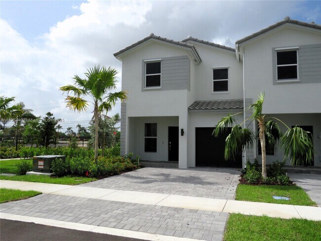 Building Photo - 18417 SW 1st St Rental