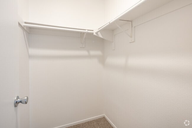 2BR, 2BA - 888SF - Primary Closet