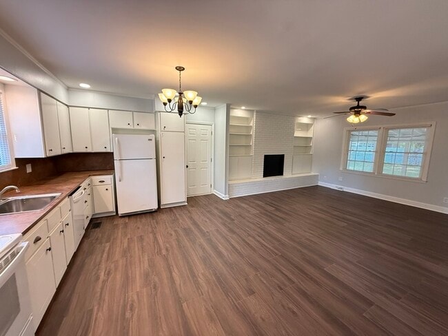 Photo - Charming Vintage Ranch, Den, Fireplace, Screened Porch