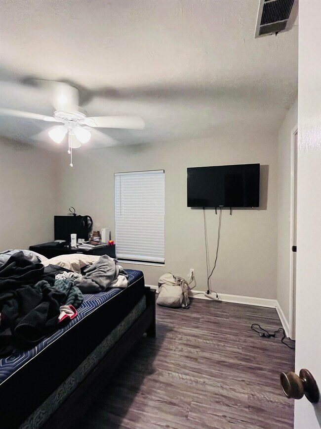 Photo - 581 Holyoke Ct House