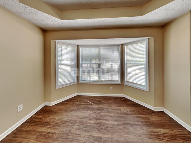 Photo - 356 McMillan Rd