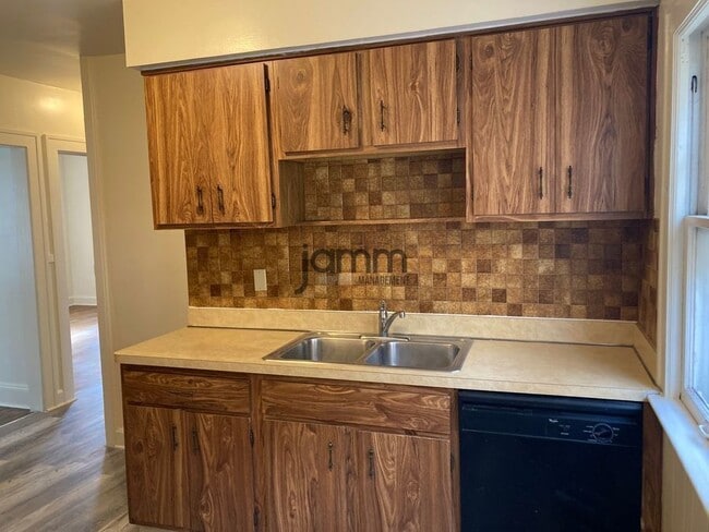 Photo - 3435 Brookview Blvd