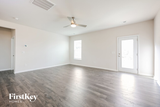 Photo - 902 Birchcrest Wy