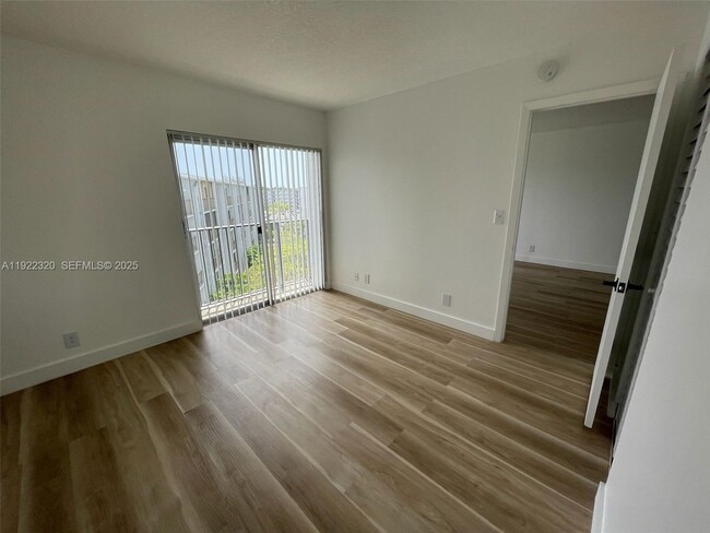 Photo - 8700 N Sherman Cir Unit 501