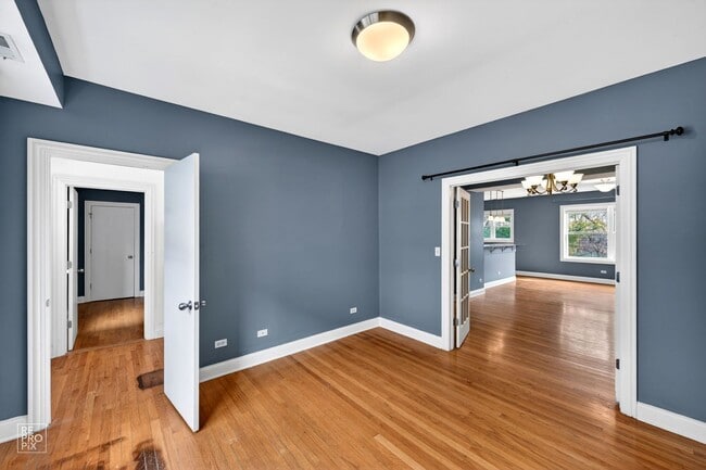 Photo - Rogers Park Gem with in-unit Laundry