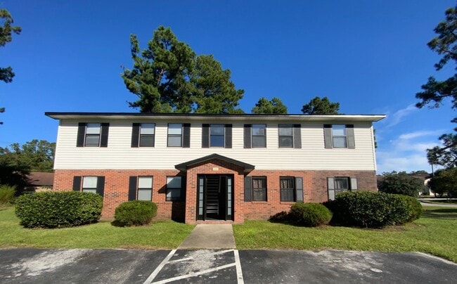 Building Photo - Welcome to Ravenwood Drive! Rental