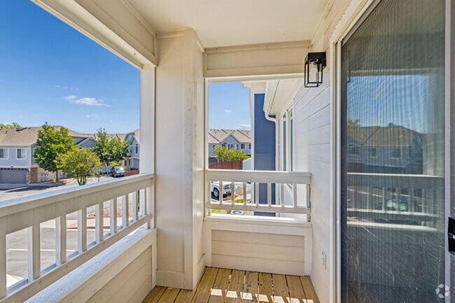 1BR, 1BA - 695SF - Balcony