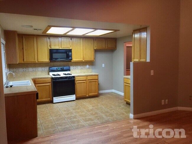 Photo - 160 Deanna Way