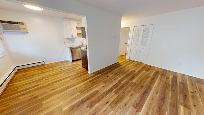 Photo - Fully Renovated 1 Bedroom - Triangle Distr... Unidad 1 Bedroom