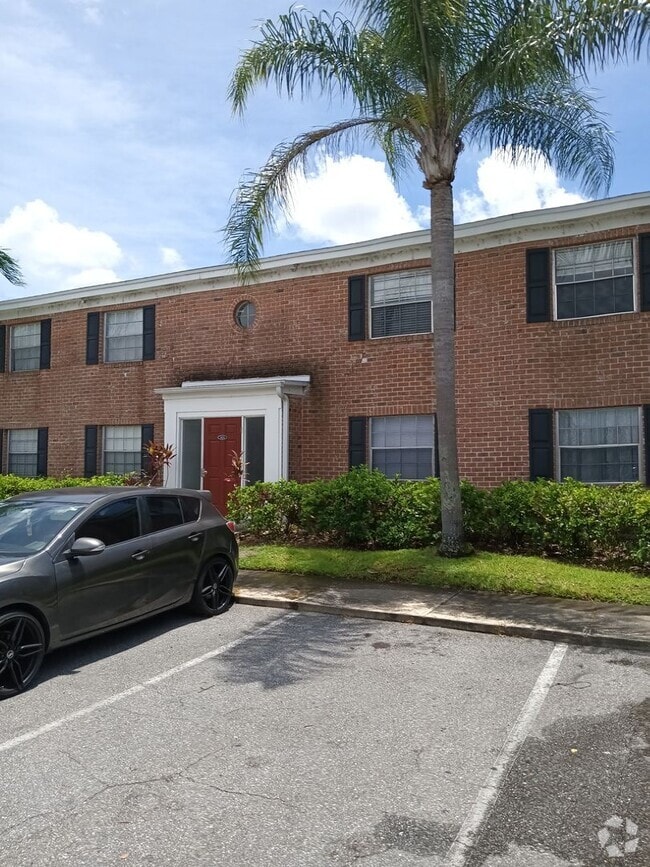 Building Photo - 2 Bedroom, 1.5 Bathroom Condo For Rent at ... Unit D
