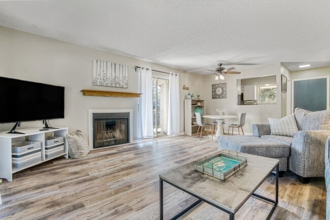 Building Photo - Maumelle Chic Condo