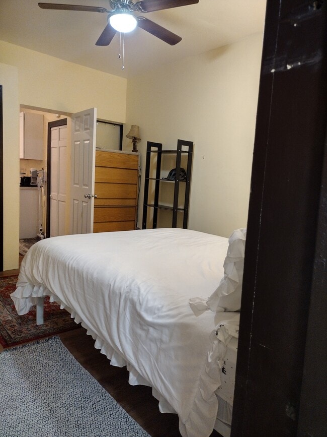 Building Photo - 2224 N 11th St Unit Room rental