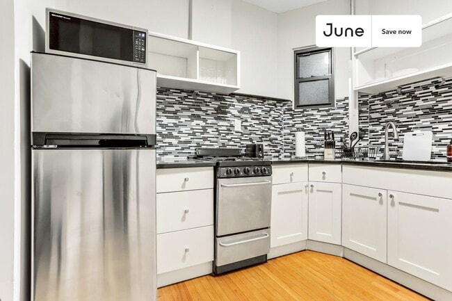 Photo - 531 W 48th St