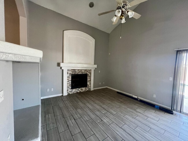 Photo - 1631 N Garrett Dr