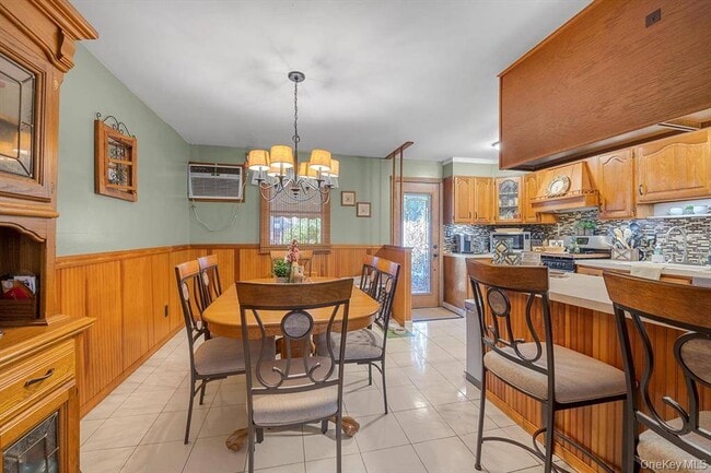 Photo - 2433 Young Ave