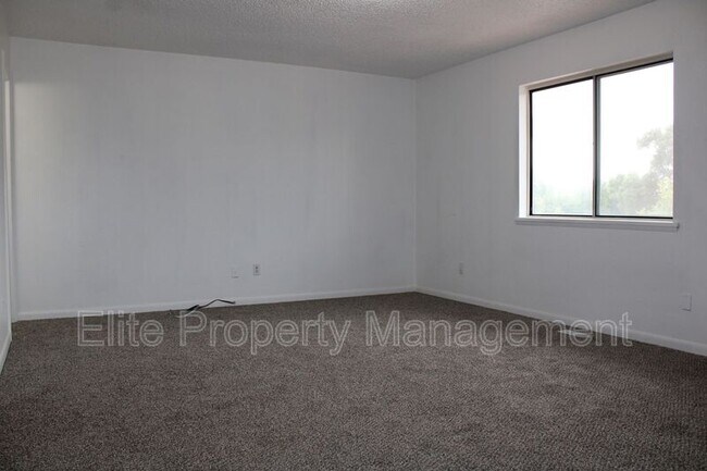 Photo - 1529 Oakshire Ln Unit #2