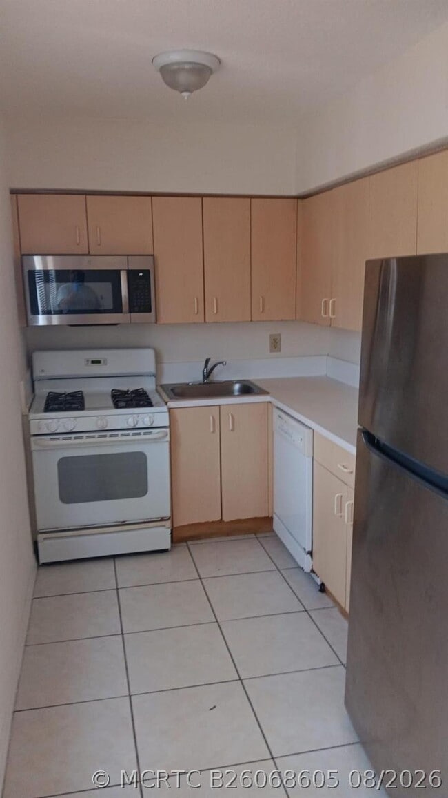 Photo - 2080 NE 167th St Unit 27