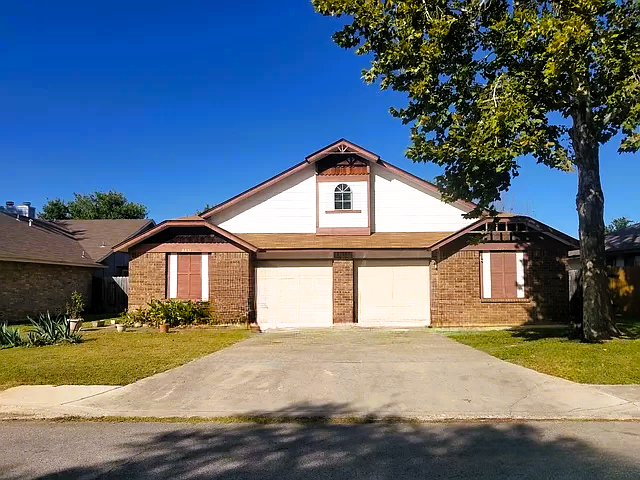 Driveway Front Yard - 9831 Ardash Ln House Unit 31B