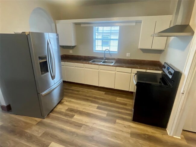 Photo - 301 N 9th St