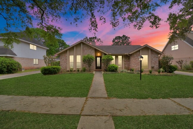 Photo - 2818 Colonial Dr