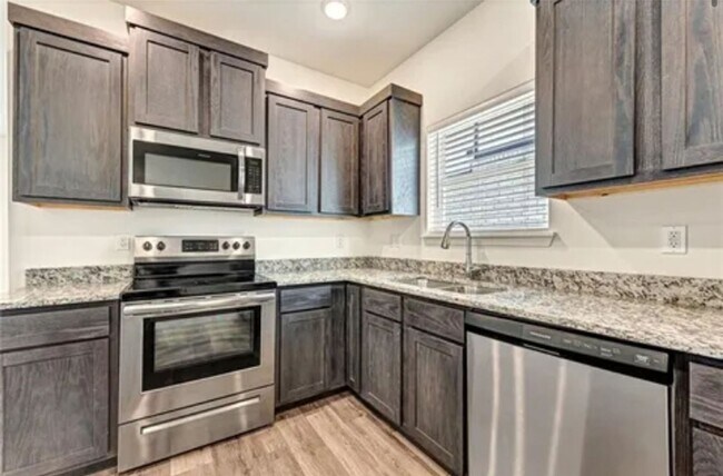 Photo - 998 S Benchmark Ln