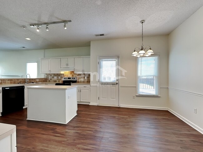 Photo - 3300 Kemper Ct