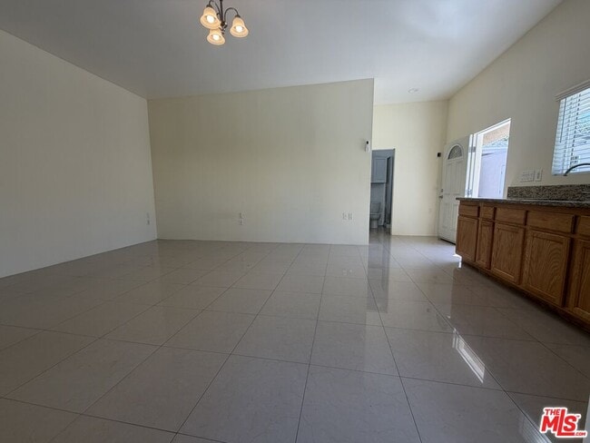 14213 Califa St