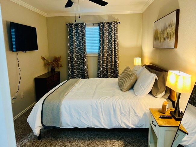 Pearl at Oyster Creek Apartments
